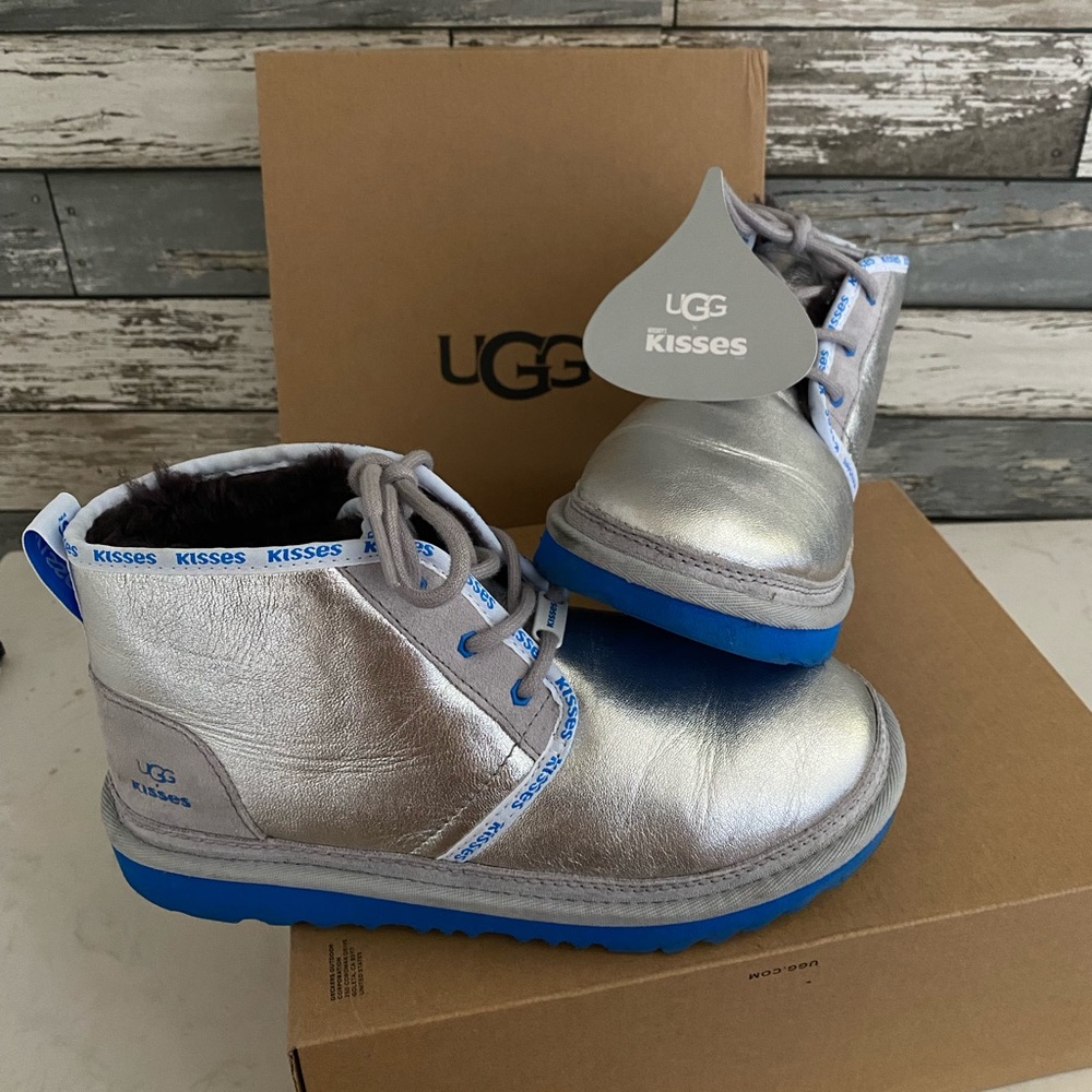 Ugg Kisses metallic silver and blue 💙